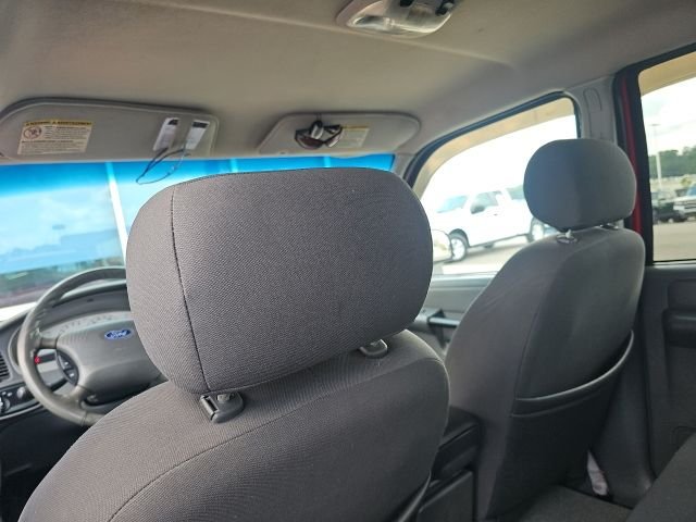 Used 2005 Red Ford  image 11