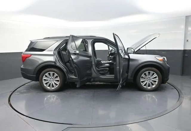 Used 2023 Gray Ford Limited image 46