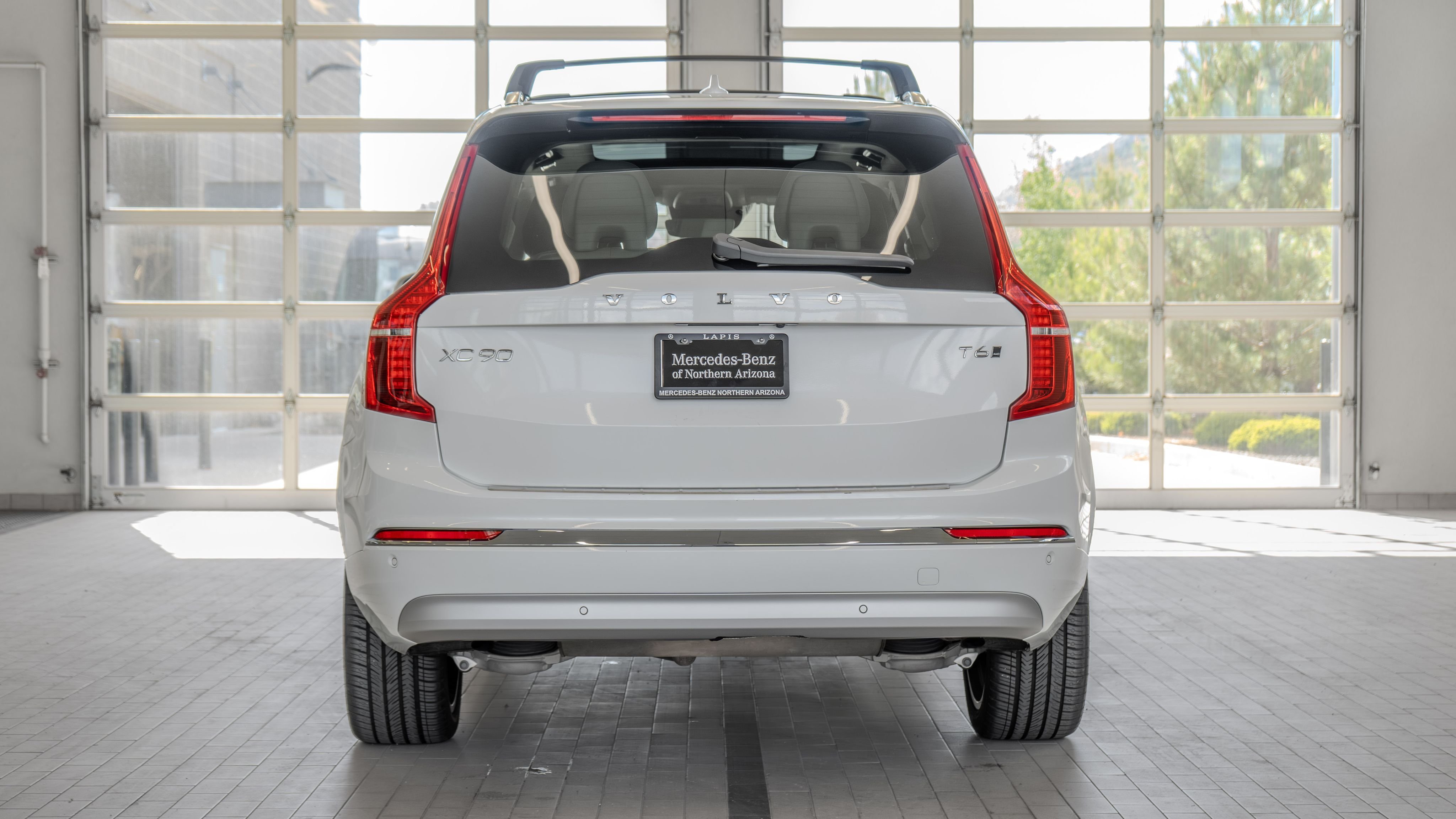 Used 2022 Crystal White Volvo T6 Inscription image 14