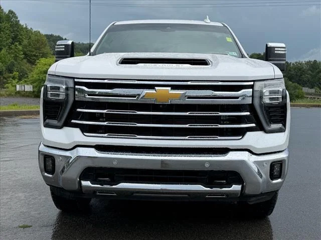 Used 2024 Iridescent Pearl Tricoat Chevrolet LTZ image 5