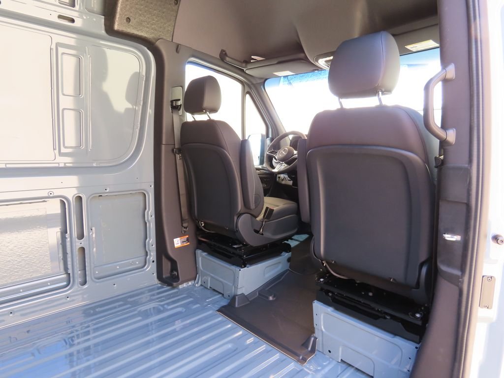 New 2026  Mercedes-Benz Cargo 144 WB image 23