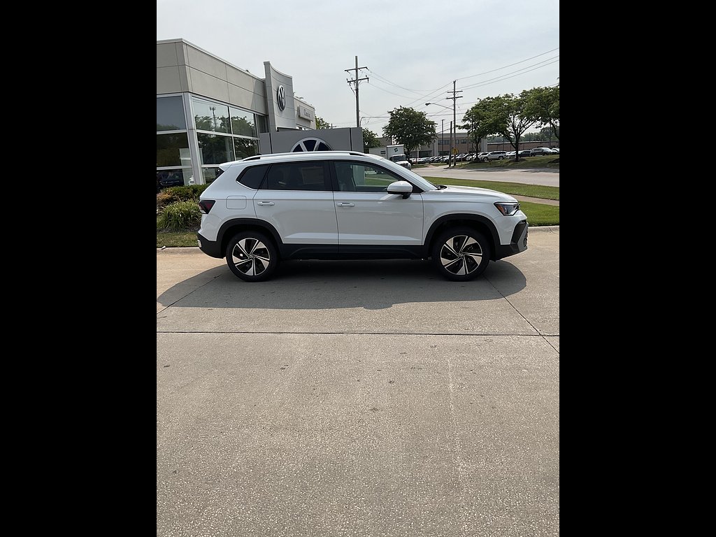 New 2026 Pure White Volkswagen SE 4Motion image 2