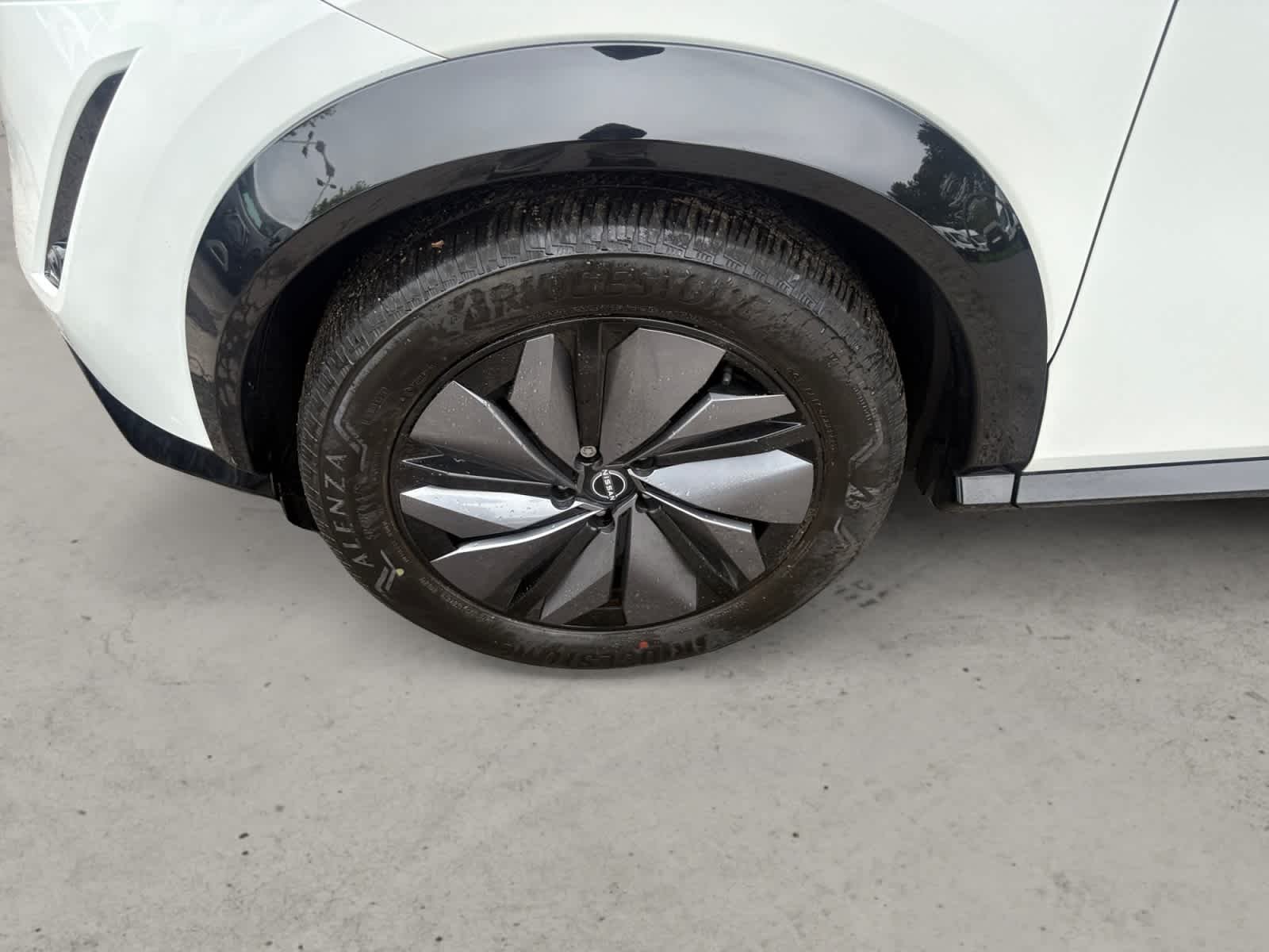 Used 2023 Everest White Pearl Tricoat/Black Diamond Pearl Nissan ENGAGE image 10