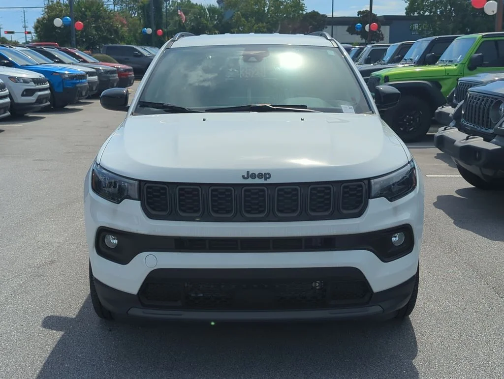 New 2026 Bright White Clear-Coat Exterior Paint Jeep Latitude image 10