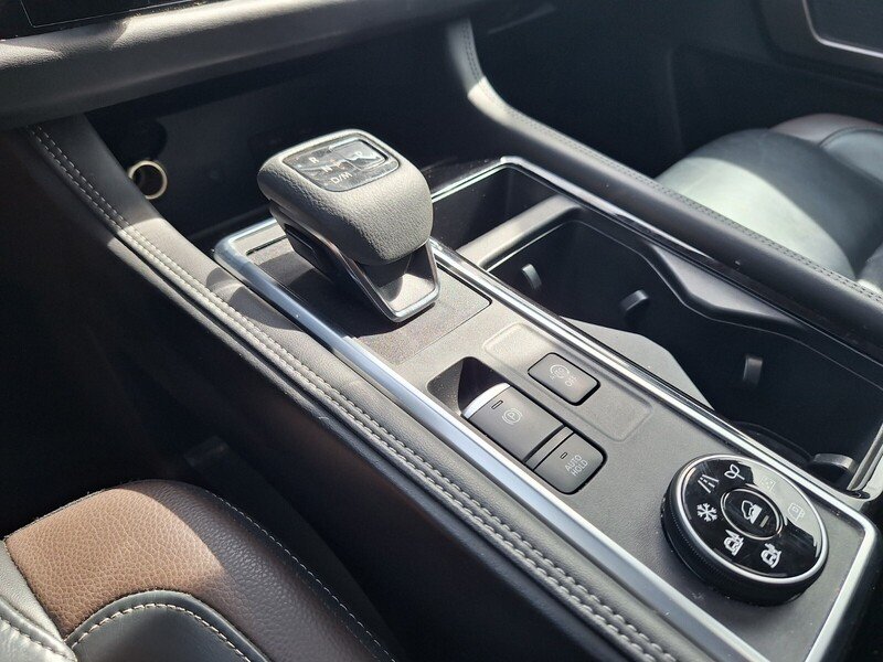 Used 2023 Red Nissan Platinum image 19