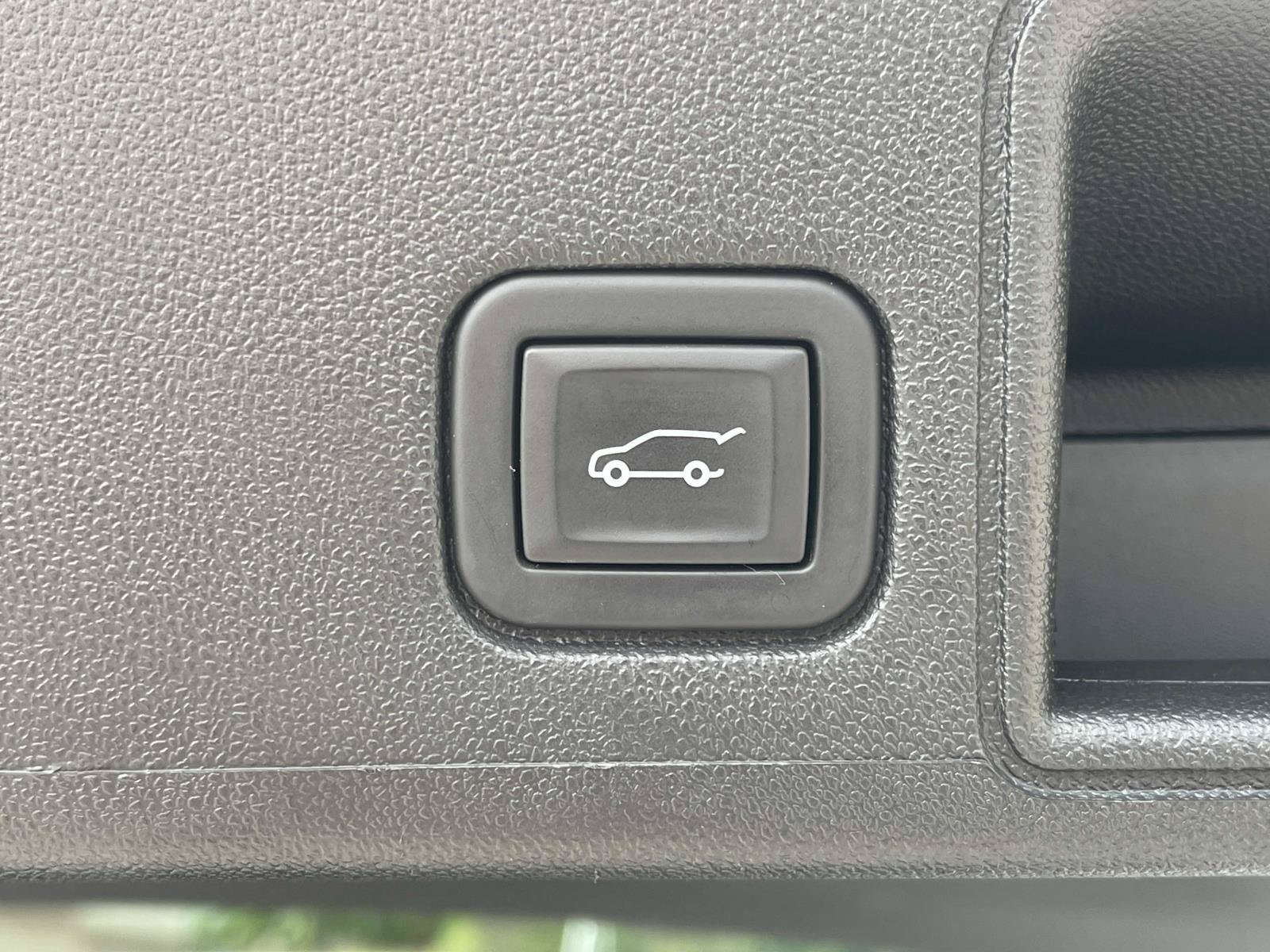 Used 2023 Summit White GMC AT4 image 13