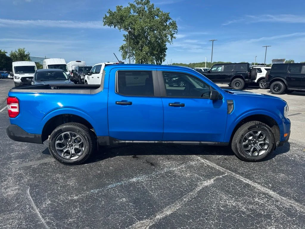 Used 2022 Blue Ford XLT image 2