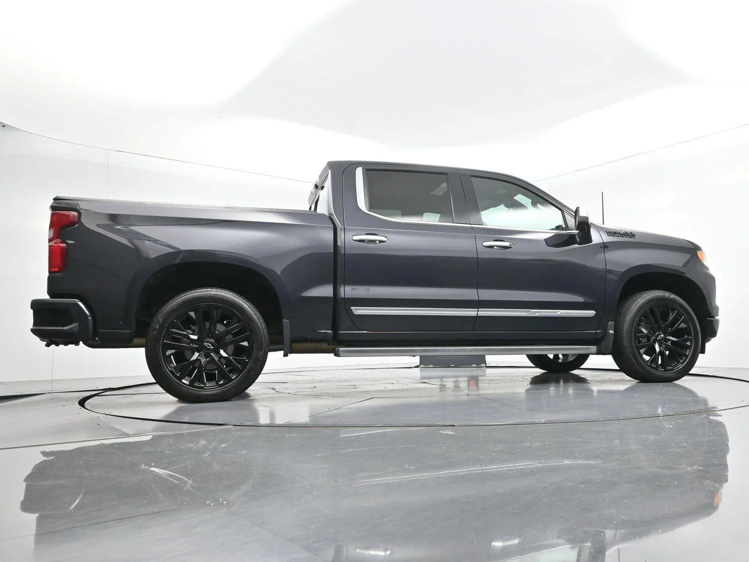 Used 2023 Dark Ash Metallic Chevrolet High Country image 47