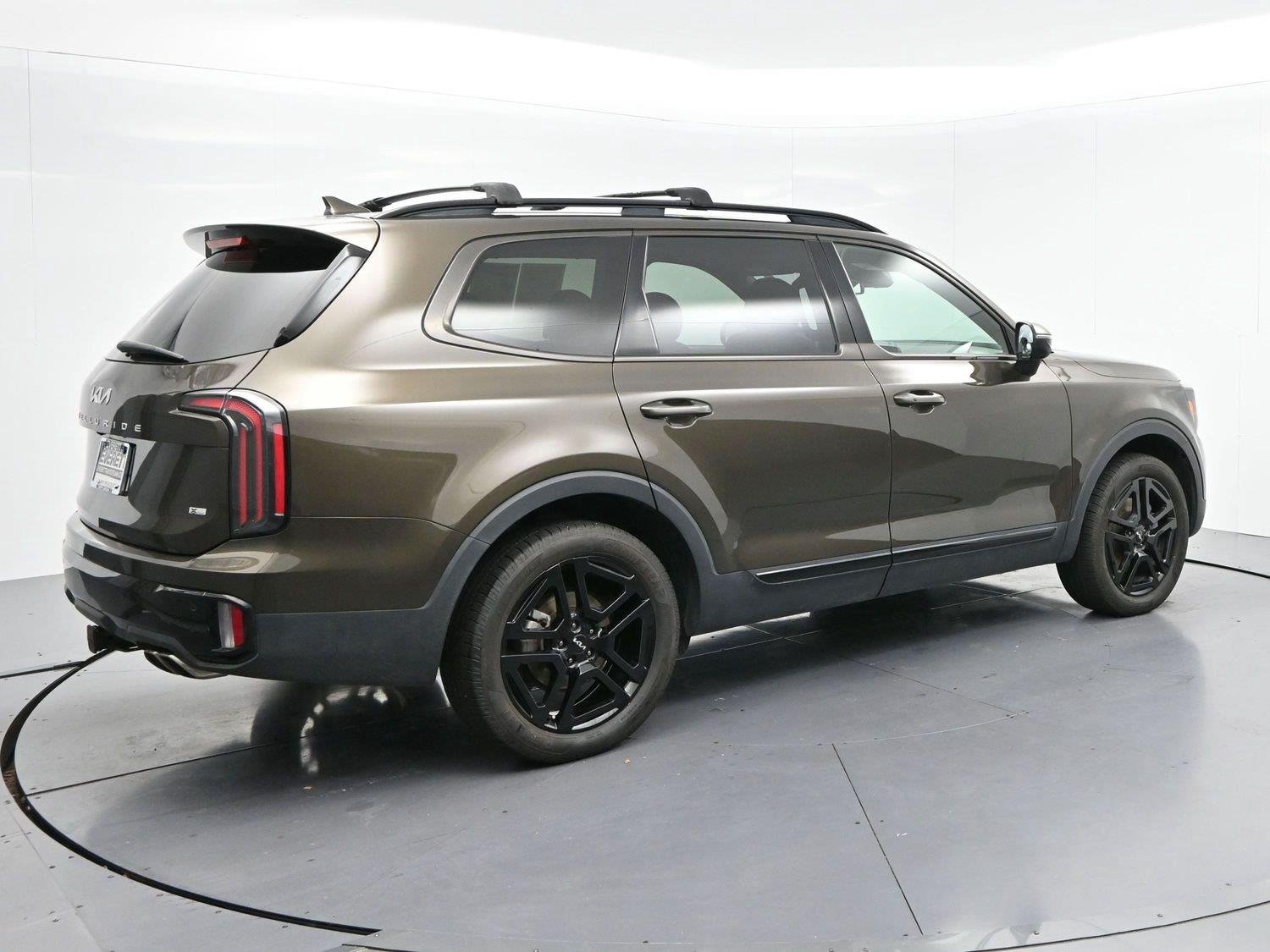 Used 2024 Dark Moss Kia EX X-Line image 7