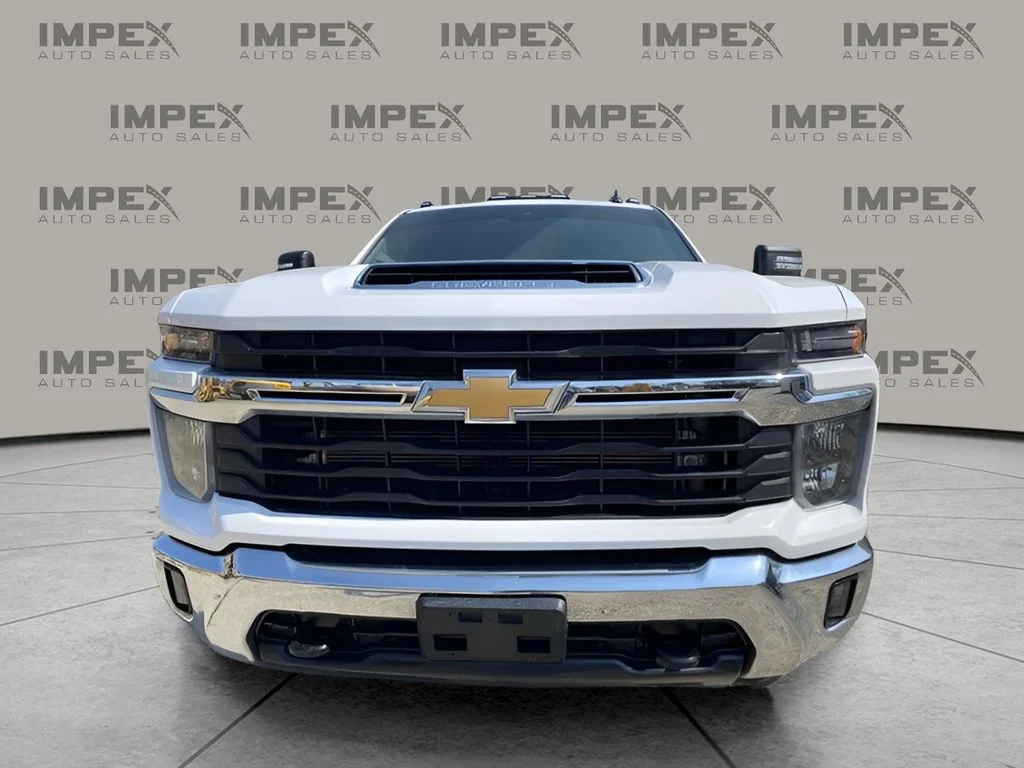 Used 2024 White Chevrolet LT image 43