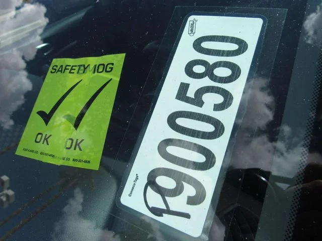 Used 2025 Red Kia LXS image 30
