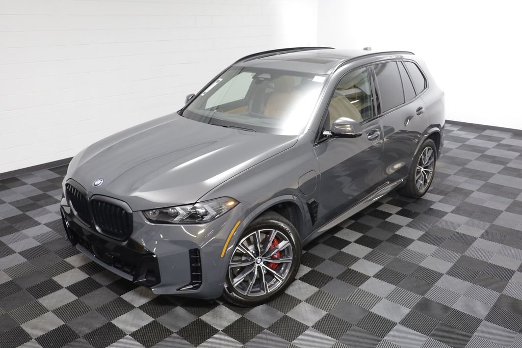 New 2026 Dravit Grey Metallic BMW xDrive50e image 2