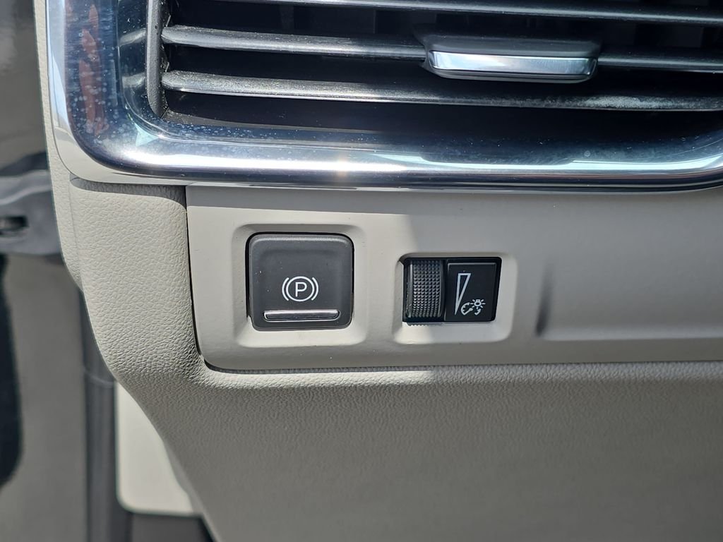 Used 2020 Black Cadillac Luxury image 27
