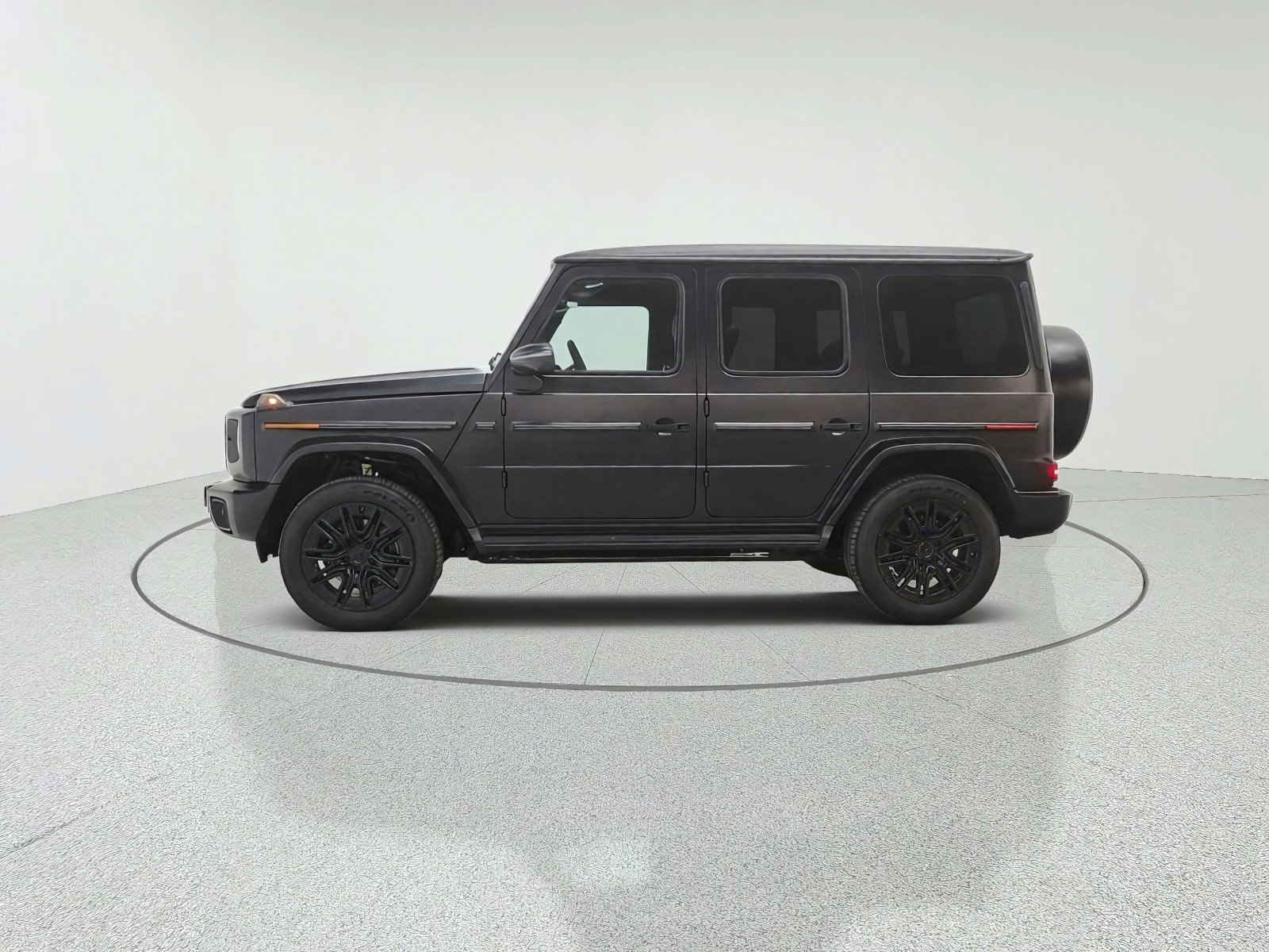 New 2027 MANUFAKTUR Night Black Magno Mercedes-Benz G 580e SUV image 8