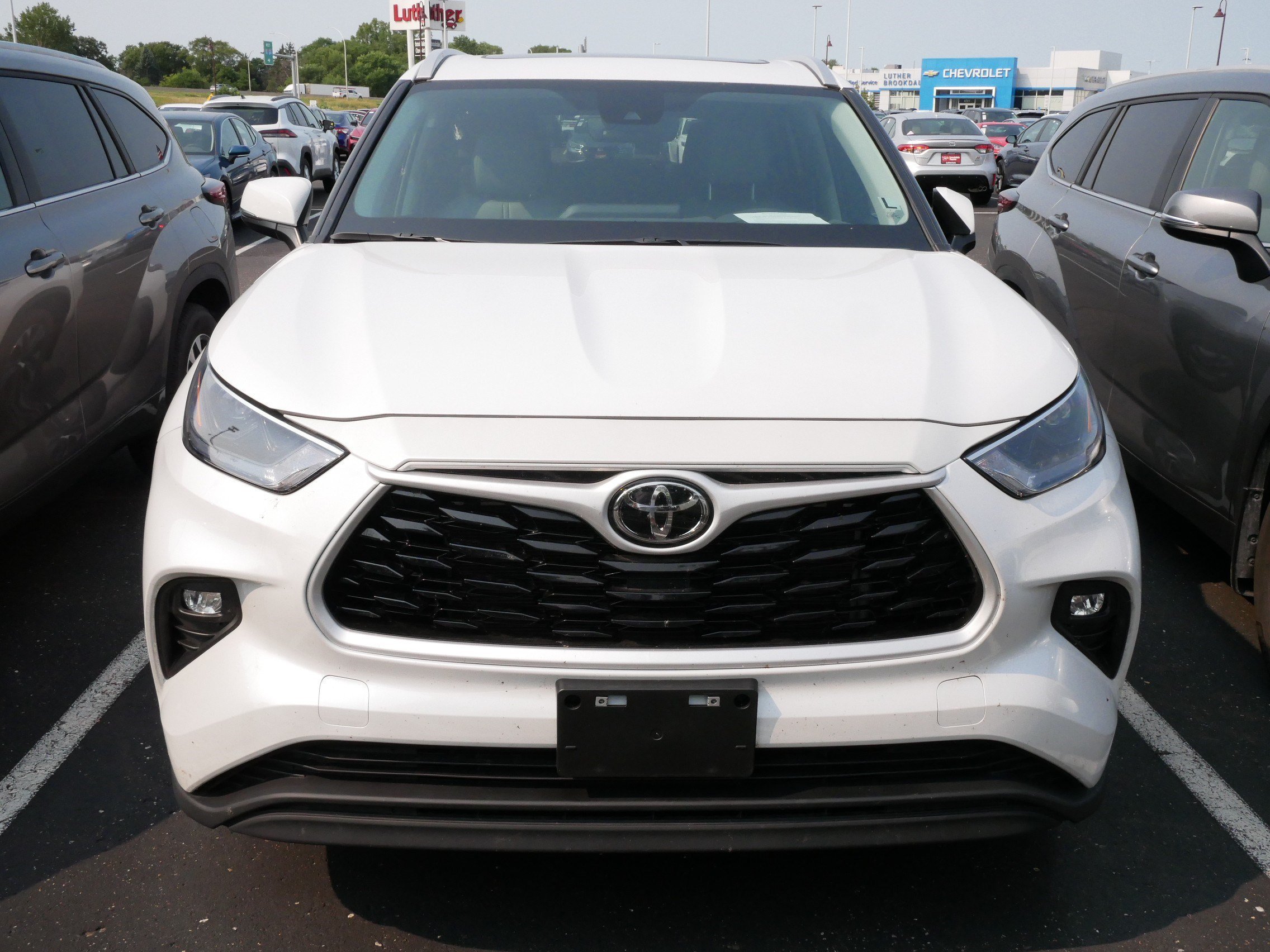 Certified 2026 Toyota Highlander XLE with VIN 5TDKDRBH1TS607420 for sale in Brooklyn Center, Minnesota
