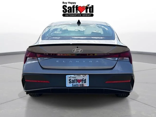Used 2025  Hyundai SEL Sport image 6
