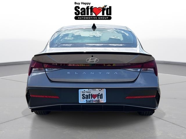 Used 2025  Hyundai SEL Sport image 6