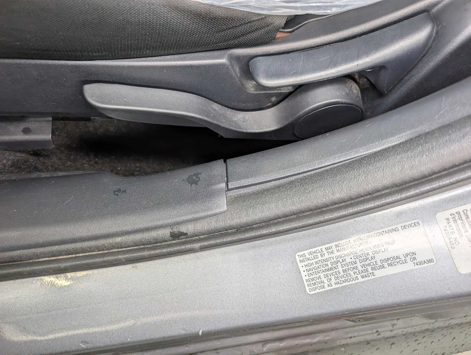 Used 2014 Mercury Gray Pearl Mitsubishi ES image 25
