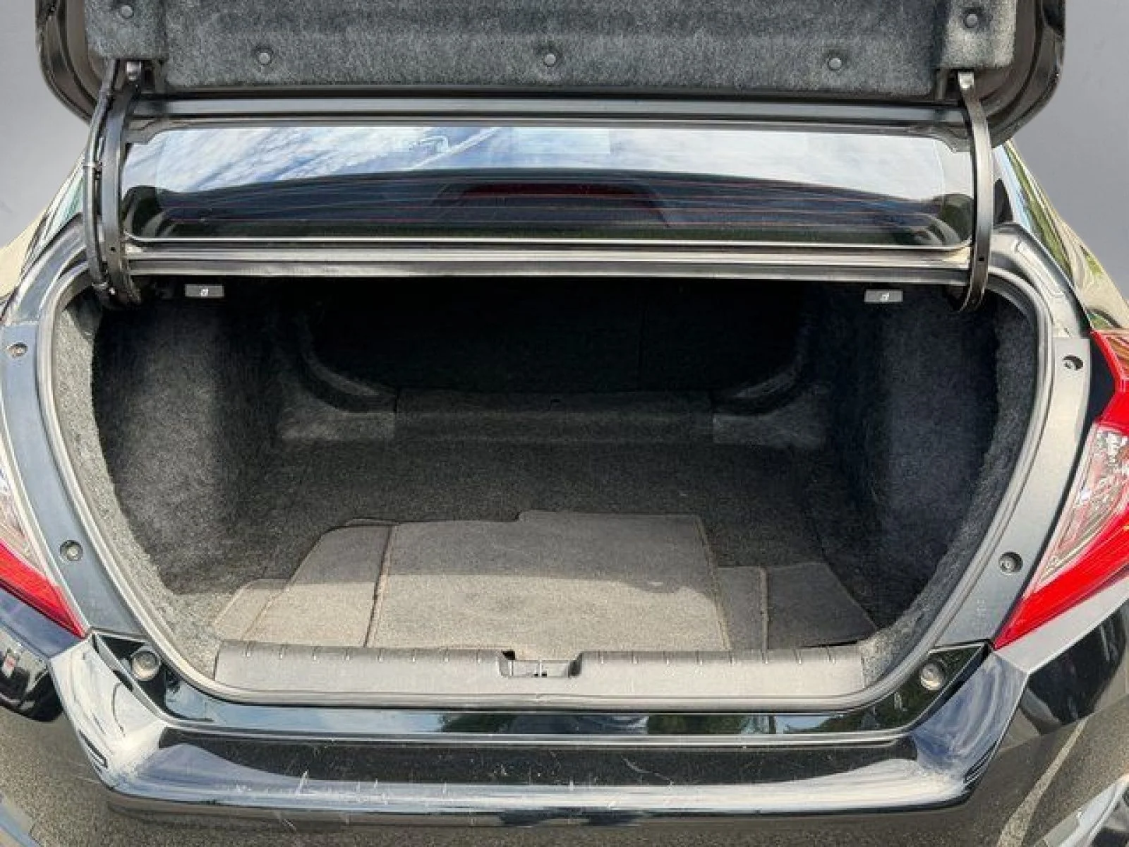 Used 2017  Honda EX image 25