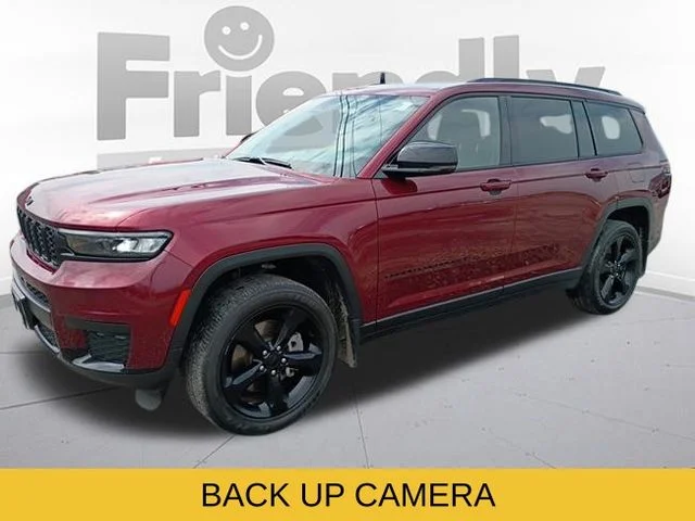 Used 2023 Red Jeep Altitude image 9