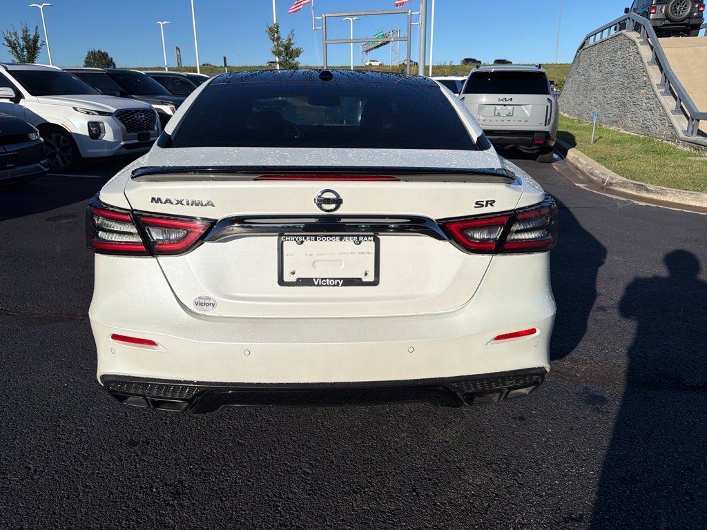 Used 2019 White Nissan SR image 6