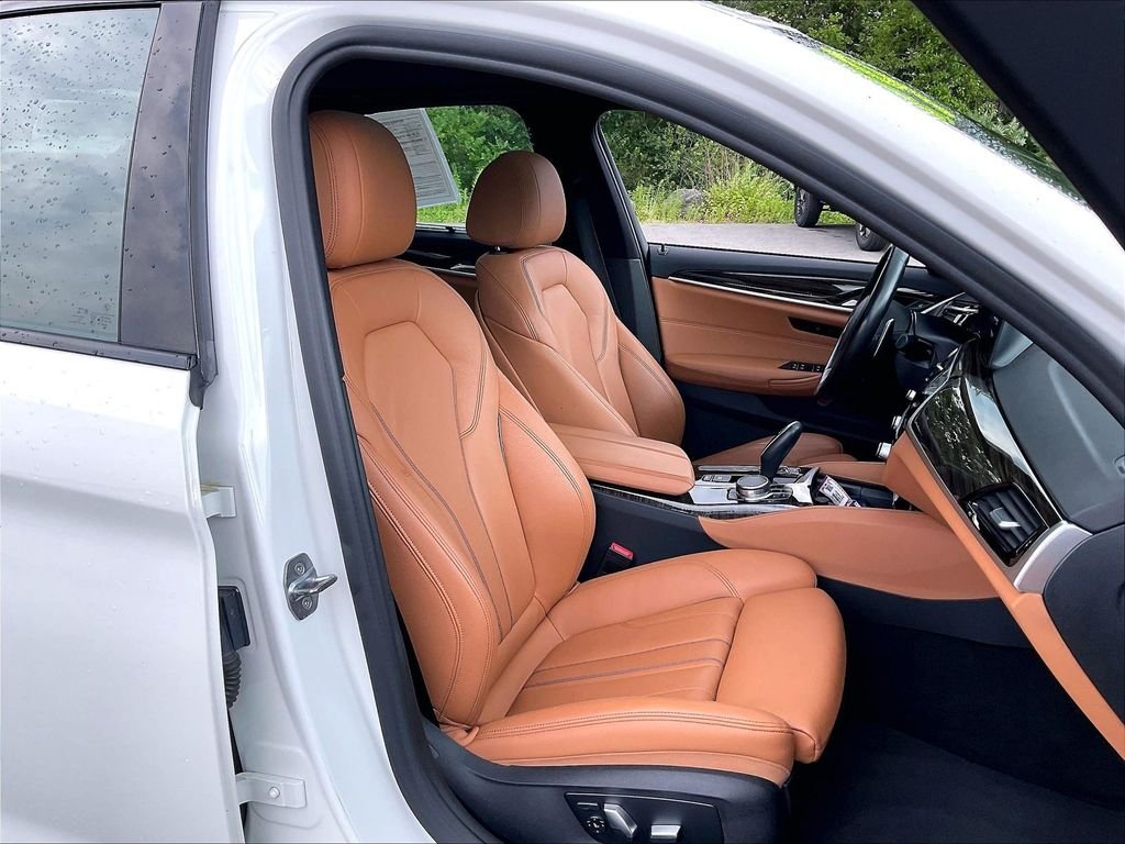 Used 2019 Alpine White BMW 540i xDrive image 10
