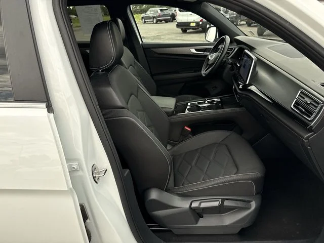 2025 Volkswagen Atlas Cross Sport SE w/Tech - Photo 23