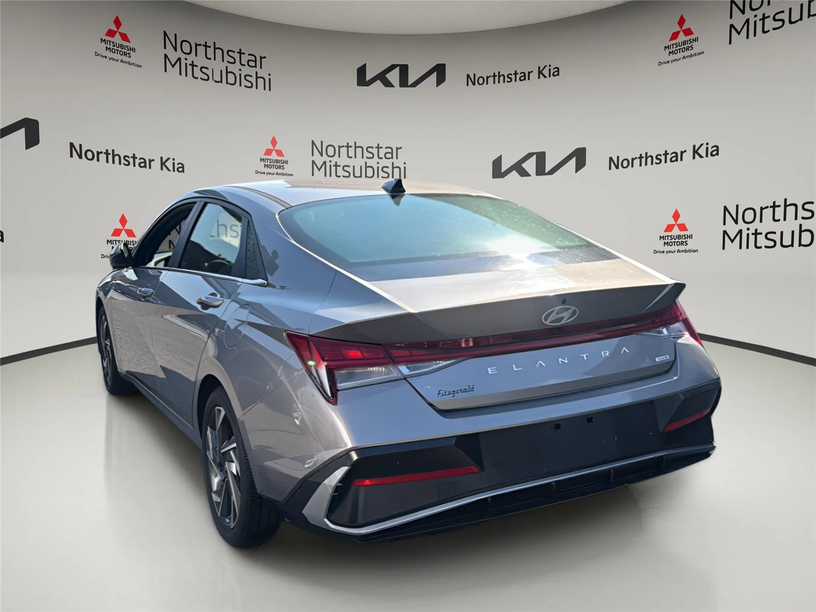 Used 2024 Fluid Metal Hyundai Limited image 3