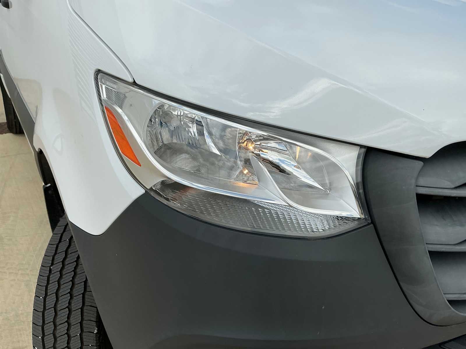 New 2025 Arctic White Mercedes-Benz  image 4