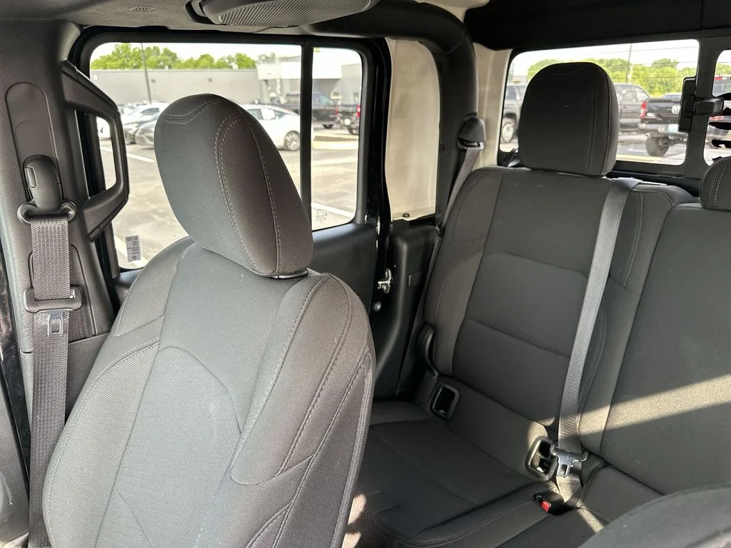 Used 2022 Black Jeep Altitude image 12