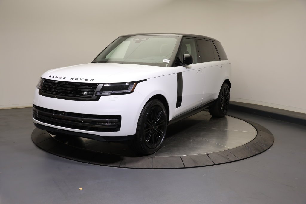 New 2027 Fuji White Land Rover SE image 1