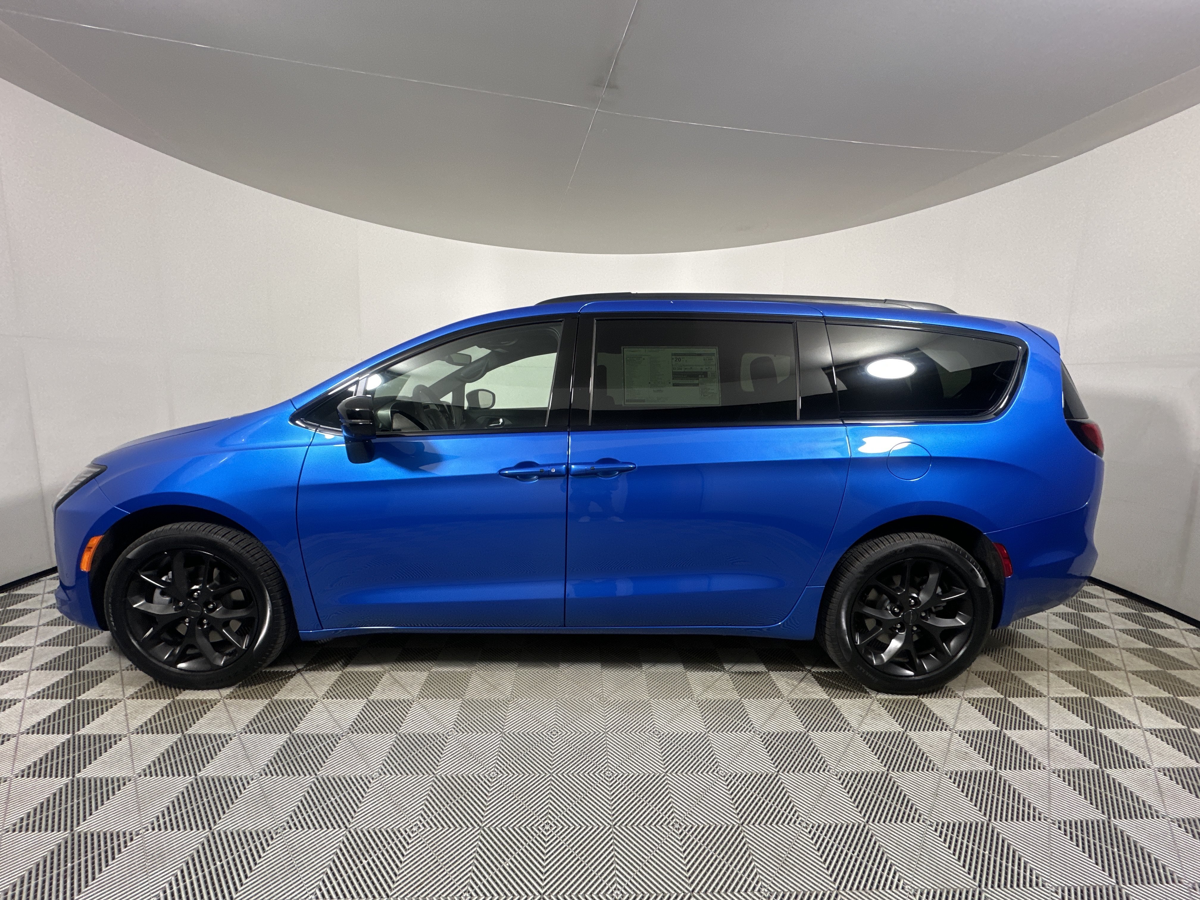 New 2027 Hydro Blue Pearl-Coat Exterior Paint Chrysler Limited image 4