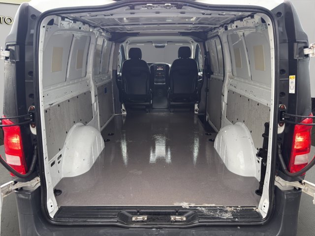 Used 2018 White Mercedes-Benz Worker image 17
