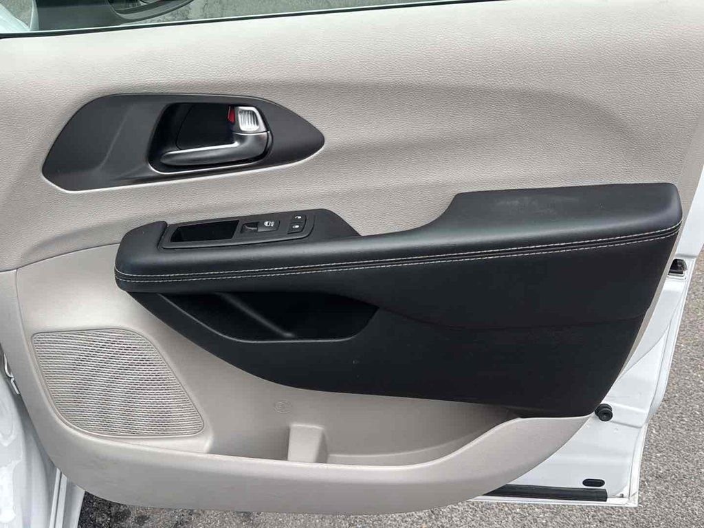 Used 2023 White Chrysler Touring L image 12