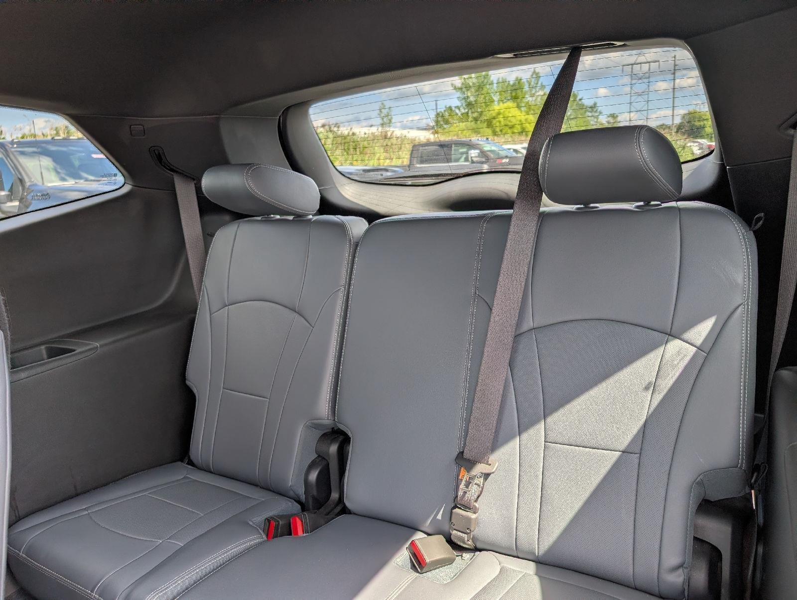 Used 2024 Summit White Buick Essence image 12