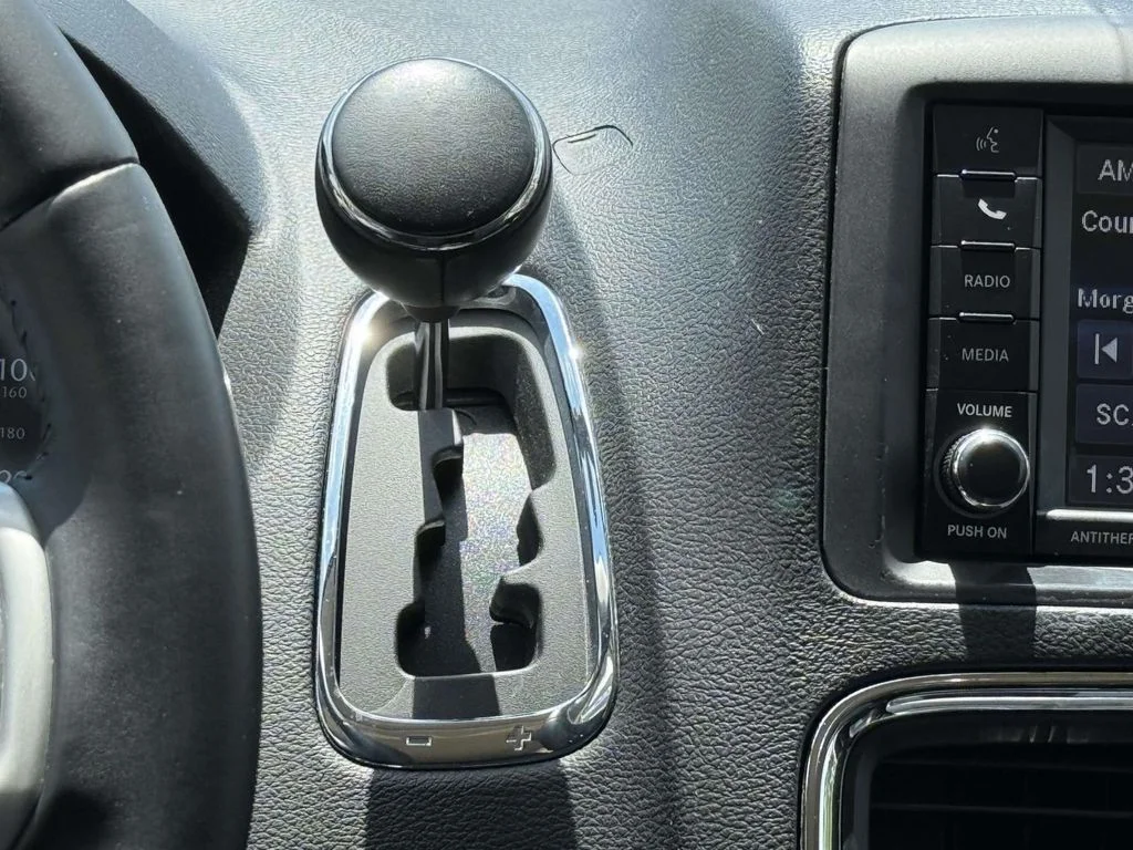 2015 Chrysler Town & Country Touring - Photo 22