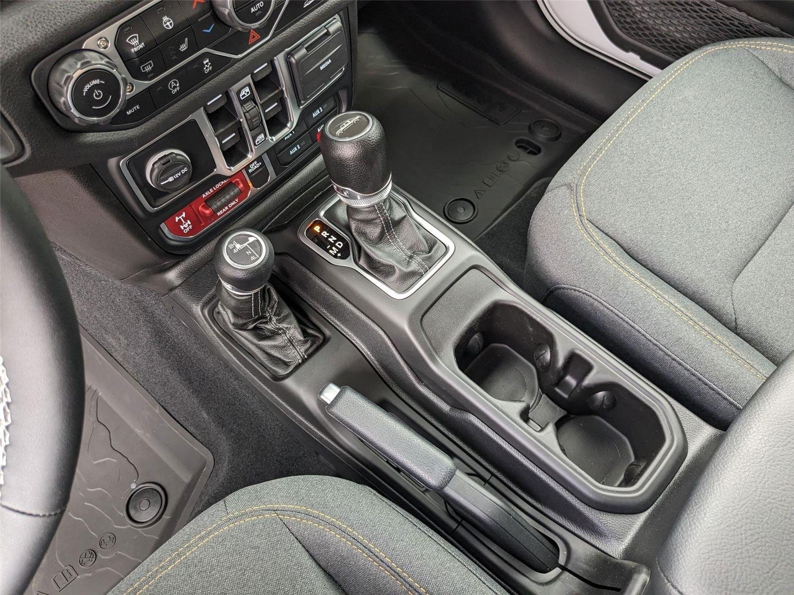 2025 Jeep Gladiator Willys - Photo 14