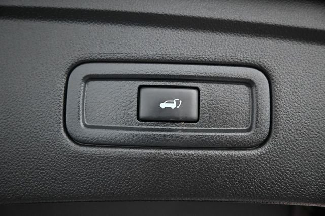 Used 2016 Black INFINITI Base image 11