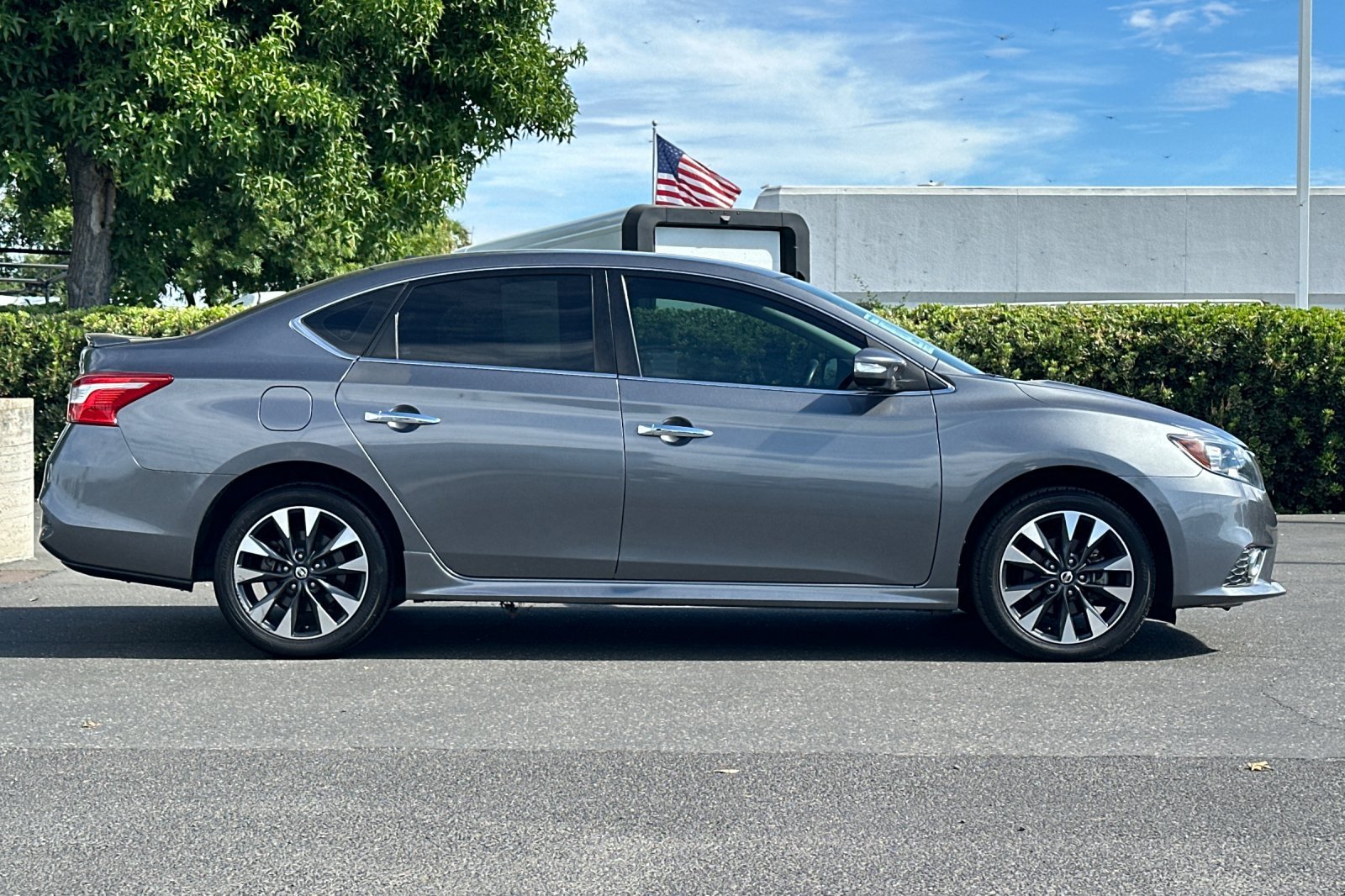 Certified Used 2019 Gun Metallic Nissan SR image 3