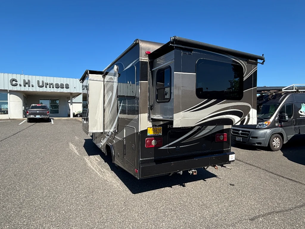 Used 2015 Arctic White Mercedes-Benz Base image 5