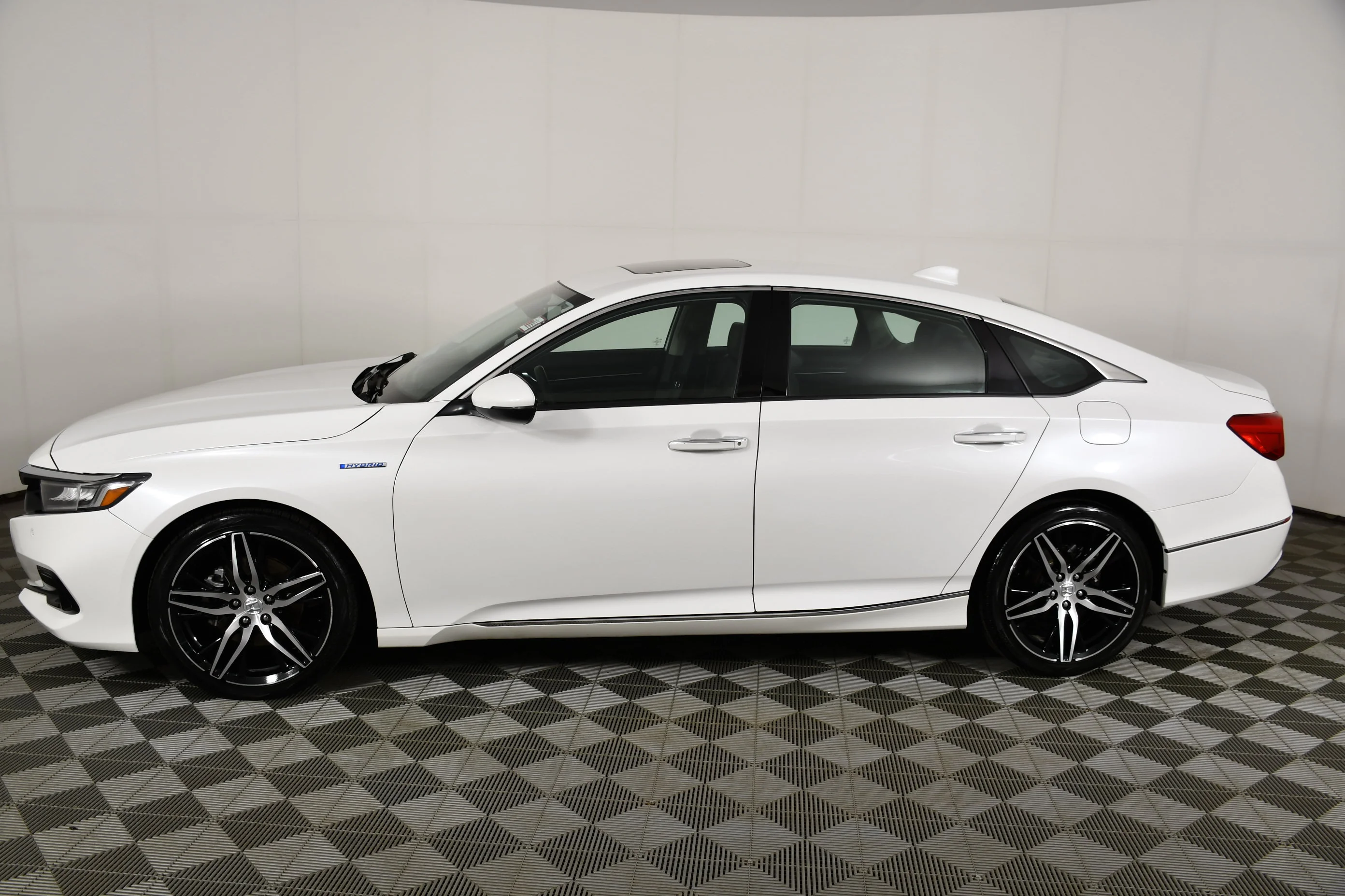 Used 2021 Platinum White Pearl Honda Touring image 8