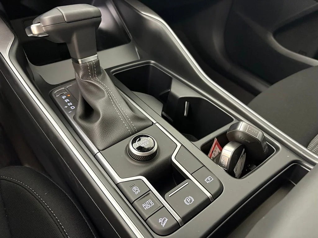 New 2026 Glacial White Pearl Kia LX image 34