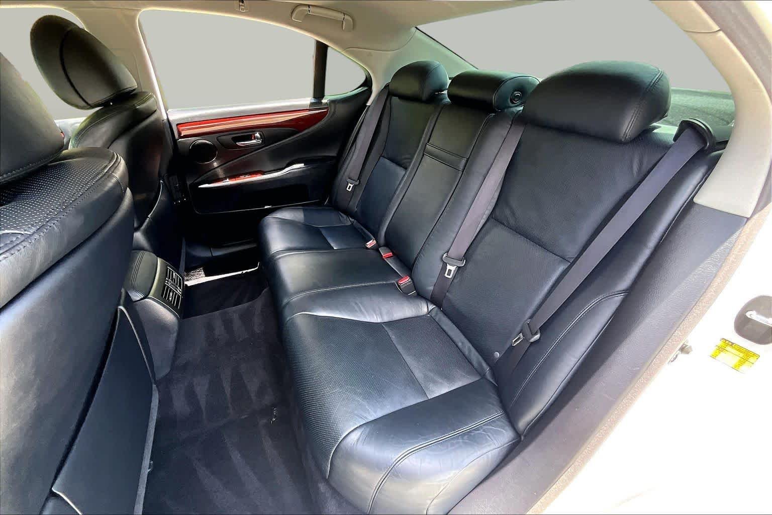 Used 2012 Starfire Pearl Lexus  image 18