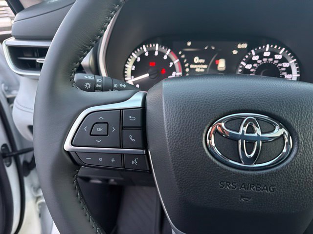 New 2026 Wind Chill Pearl <sup>1</sup> Toyota  XLE image 15
