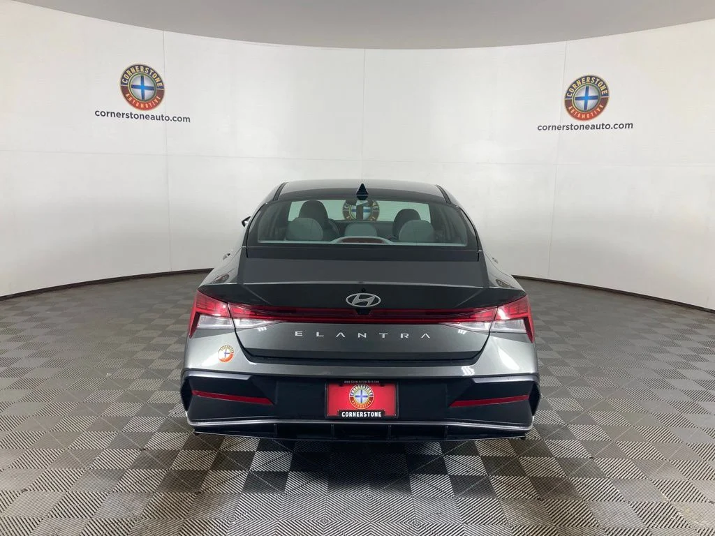 Used 2025 Gray Hyundai SEL Convenience image 20