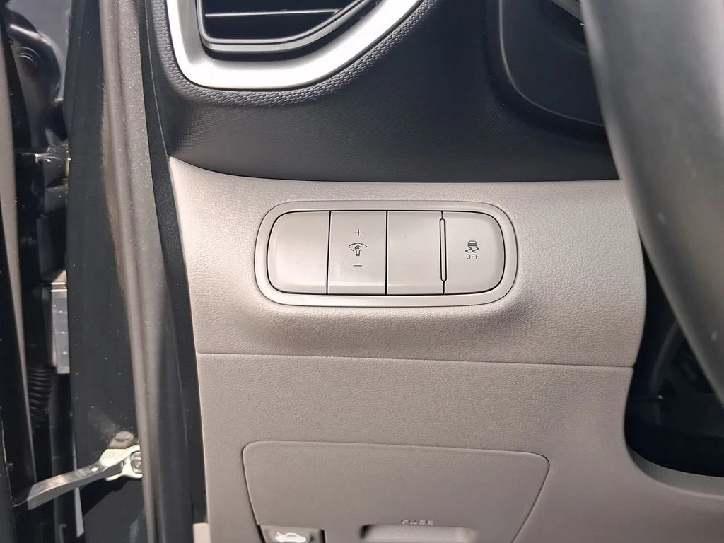 Used 2025 Onyx Black Hyundai SEL image 13