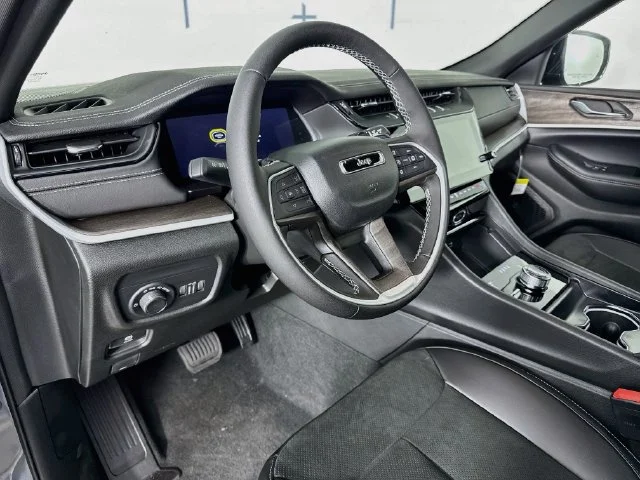 New 2027 Sting-Gray Clearcoat Jeep Altitude image 9