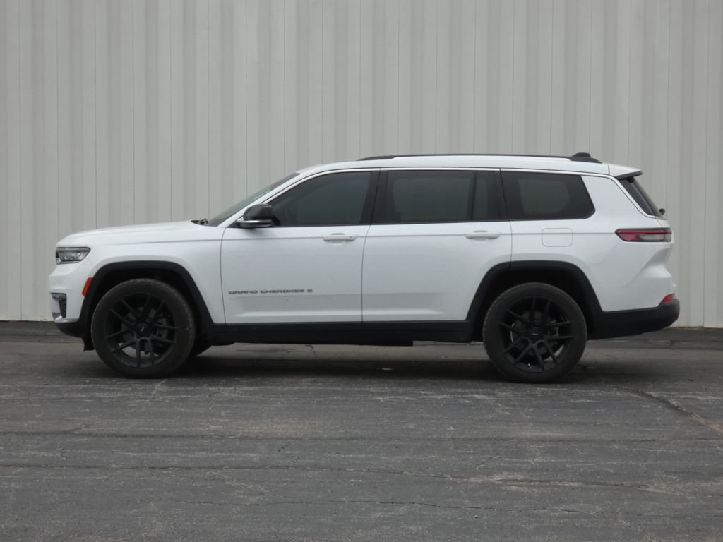 Used 2022 White Jeep Limited image 26