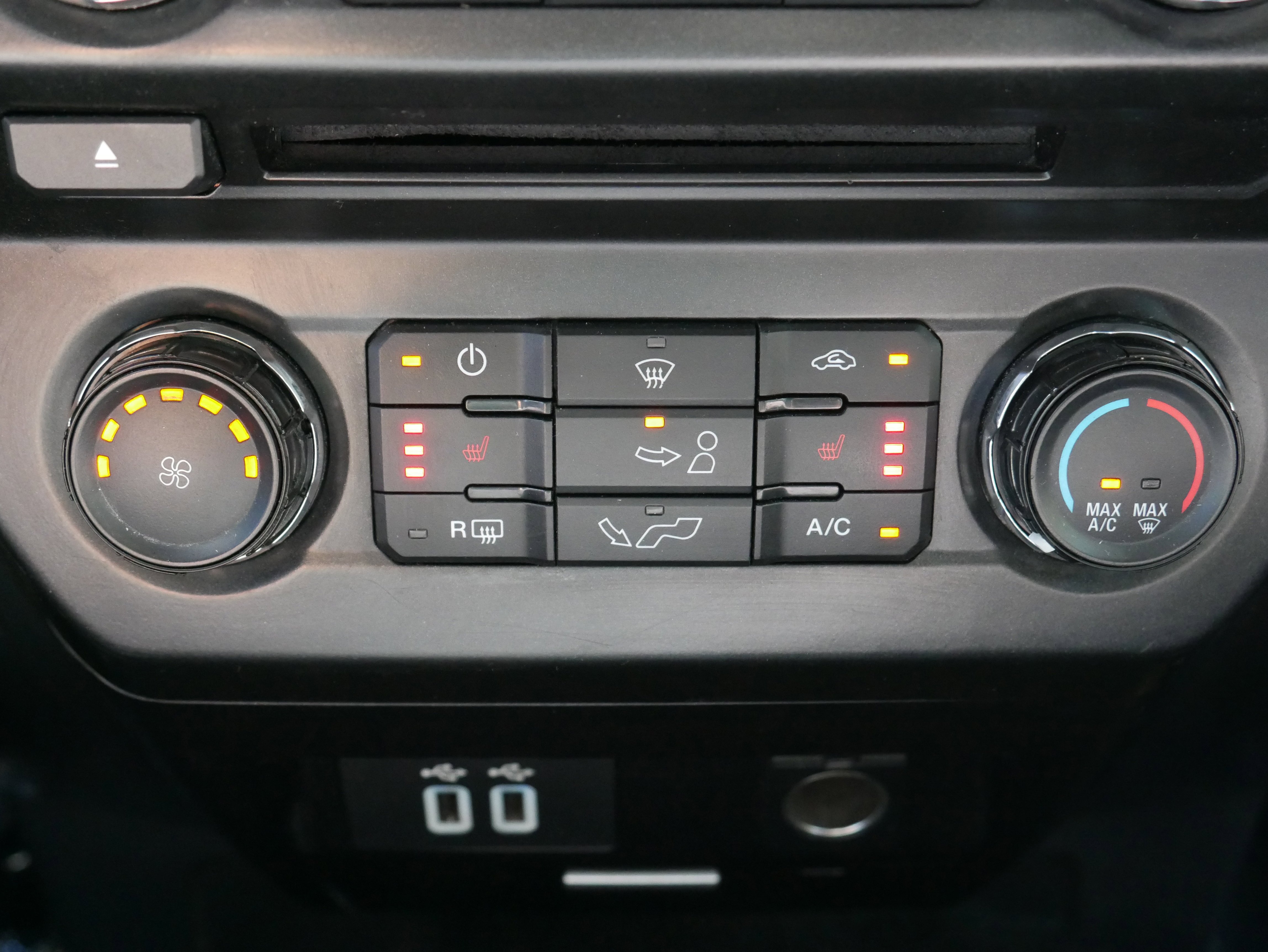 Used 2018 Wht Ford XL image 21