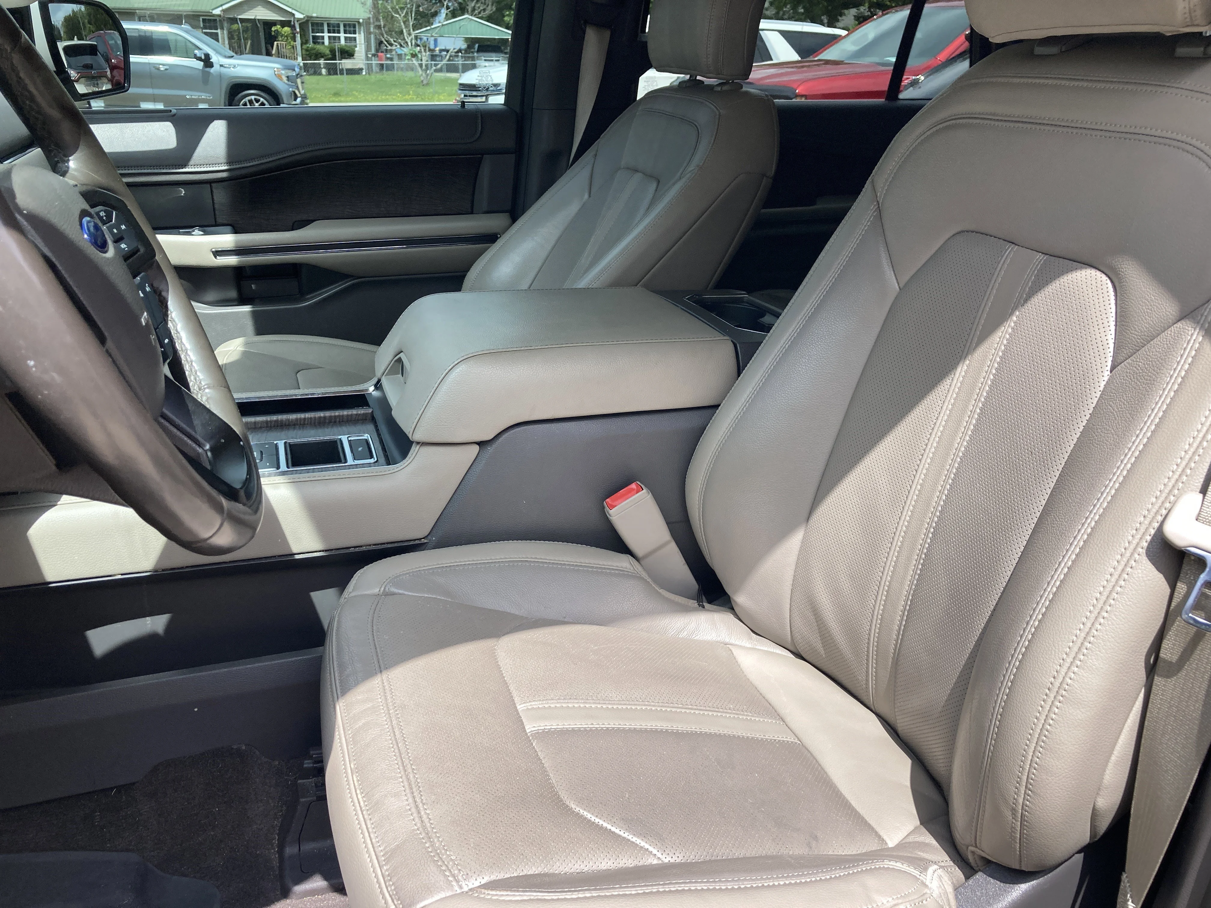 Used 2018 White Platinum Clearcoat Metallic Ford Limited image 3